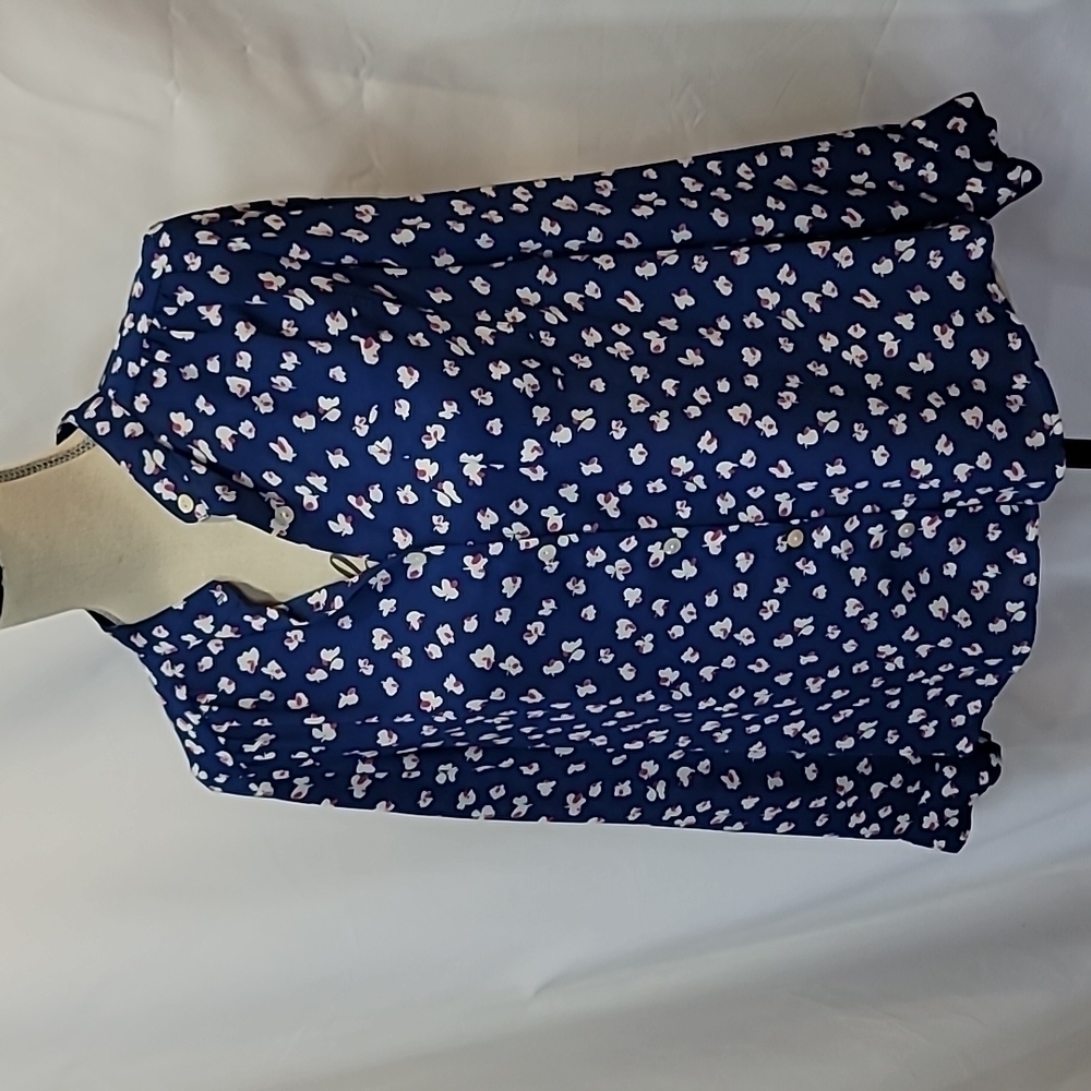 3/$30 GRAYSON Floral Motif Iron Free Button Down Shirt Blouse